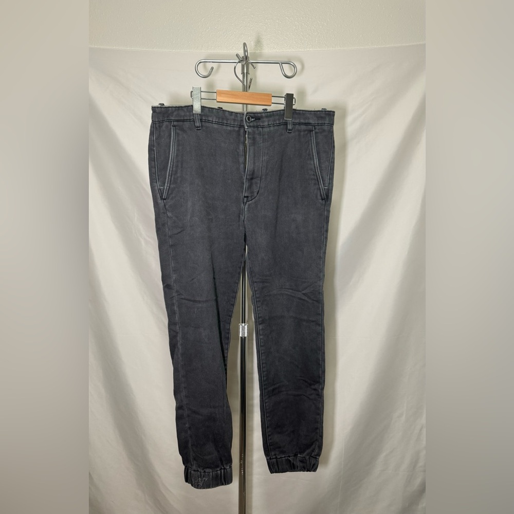 Levi’s Chino Joggers